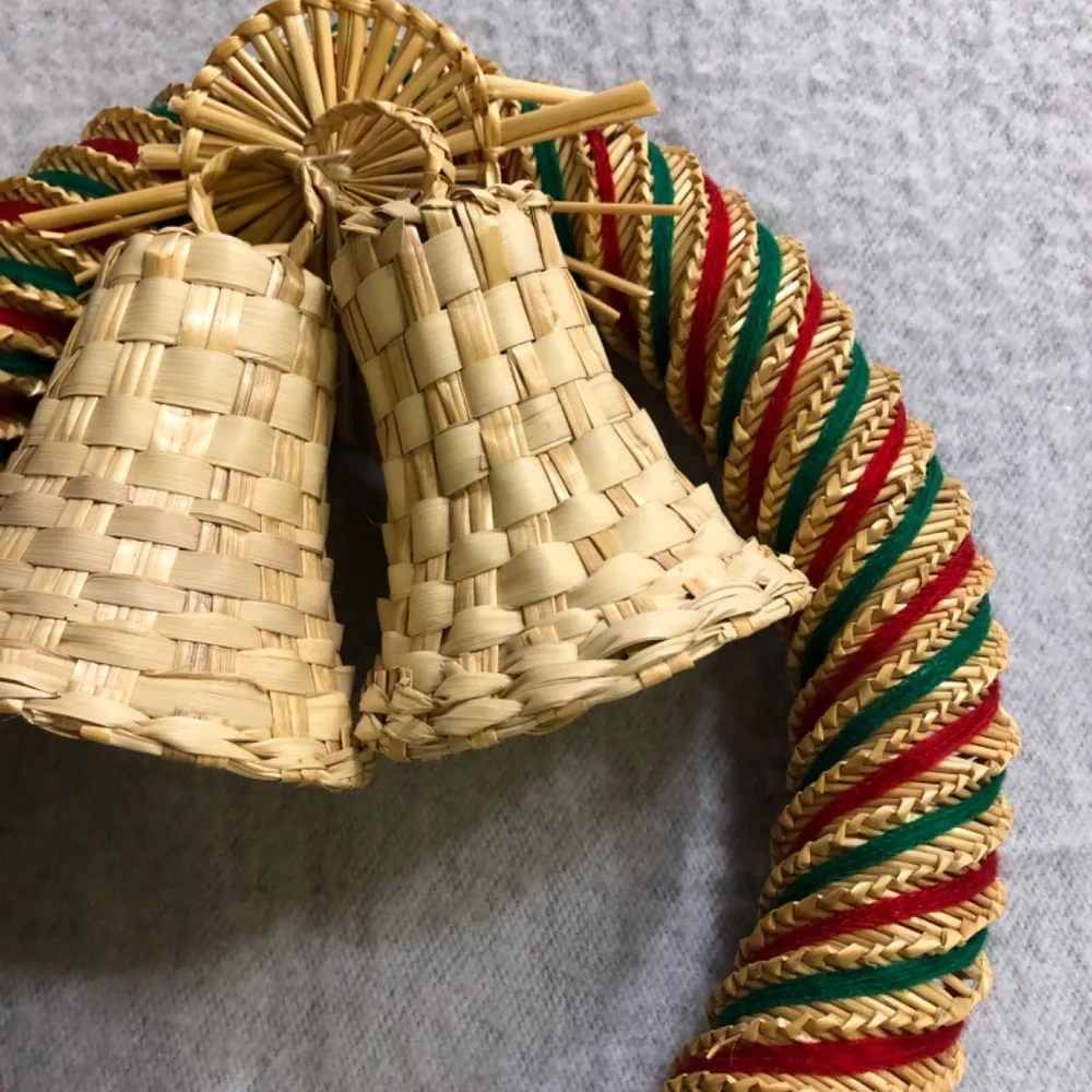 NWOT - Woven Straw Holiday Bell Wreath